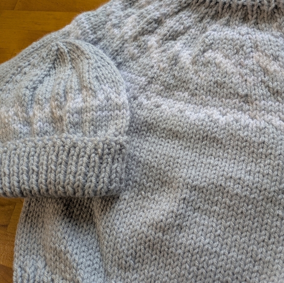Child's Fair Isle Crewneck Pullover With Matching Toque - Acrylic - New - Picture 4 of 6